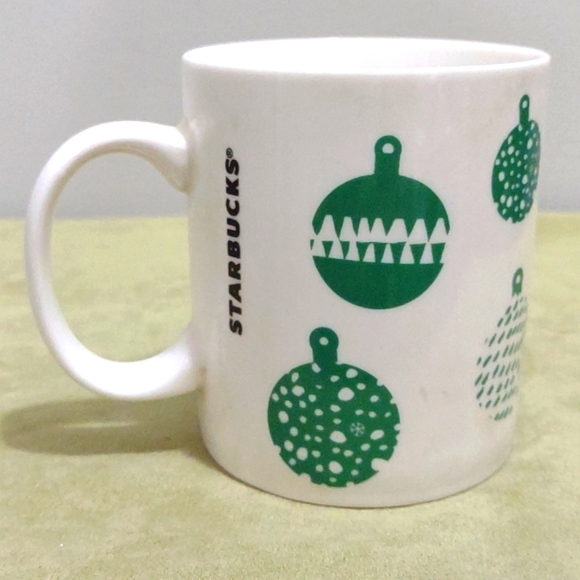 Starbucks 12 ounce Coffee Cup Mug Christmas 2016 - Picture 1 of 7